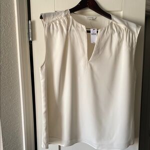 Banana Republic Elegant ivory Cream Sleeveless Top Split V neck L NWT 100% poly